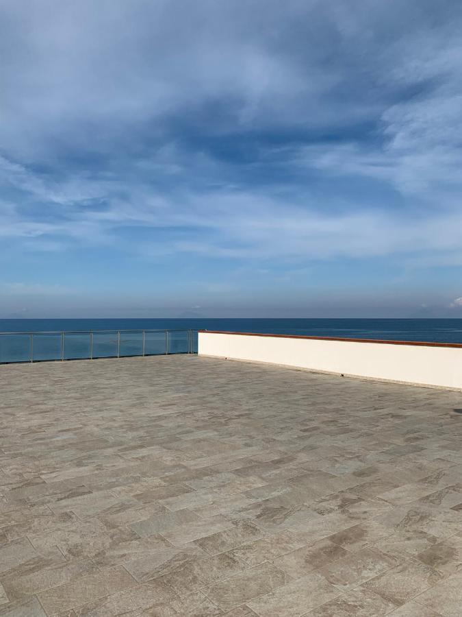La Porta Delle Eolie Apartment Capo dʼOrlando Exterior foto